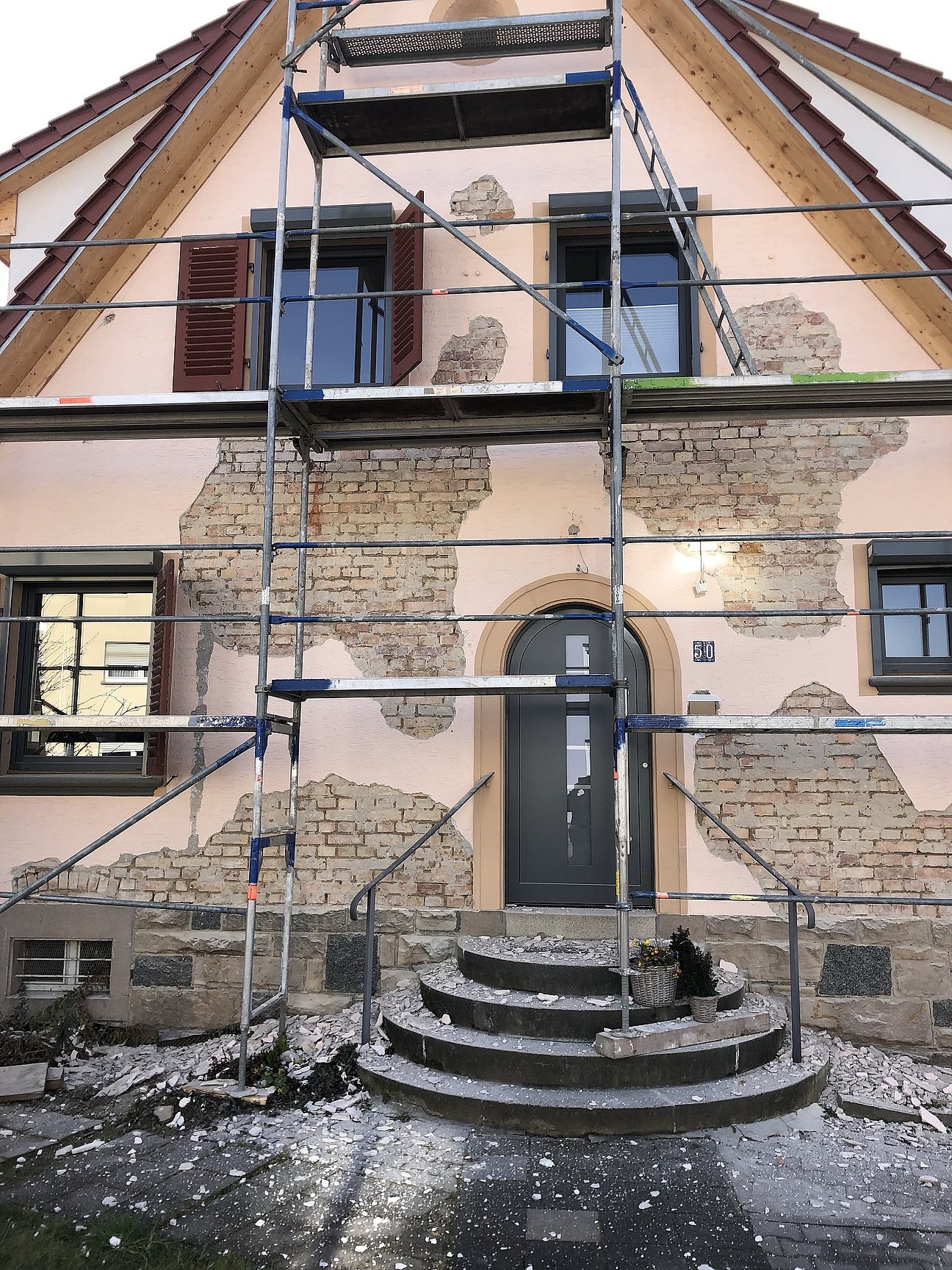 Baustelle während Sanierungsarbeiten - ordentliche und staubarme Ausführung