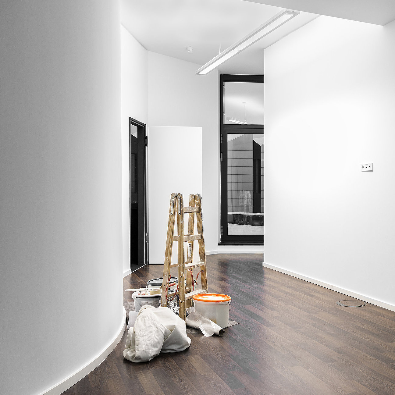 © Matthias Buehner Renovierte Innenräume mit neutralem Farbkonzept - stilvoll und ruhig