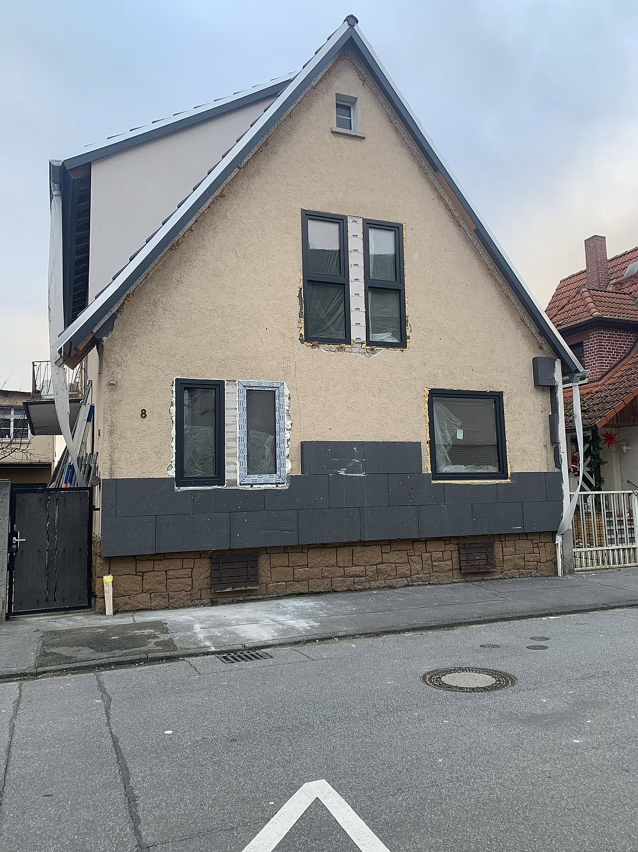 Fachgerechte Rissinstandsetzung vor dem Fassadenanstrich