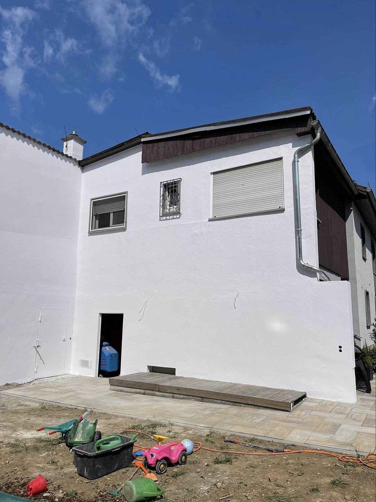 Renovierung eines Wohnzimmers mit hellen Wandfarben – frische Raumwirkung