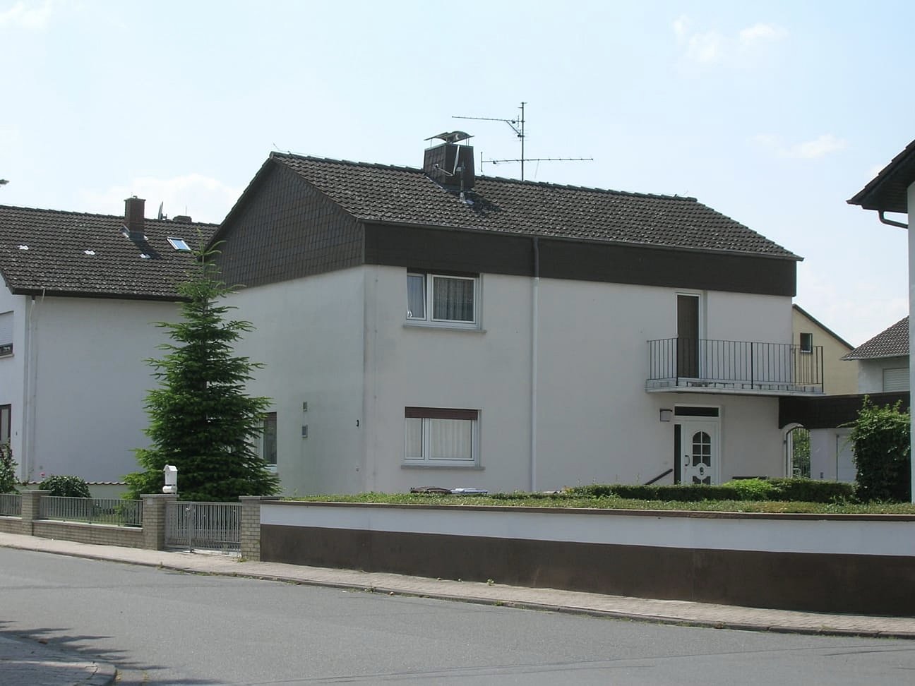 Reinigung und Renovierung einer Hausfassade - Schutz und Werterhalt